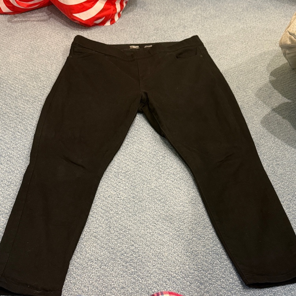 Signature Gold Levi Strauss pull on skinny Jean - Picture 2 of 10